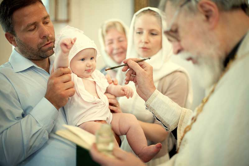 30 ідей що подарувати дитині на ХРЕСТИНИ (дівчинці і хлопчику). Подарунки на хрестини від бабусі і дідусі, хрещені мами і тата